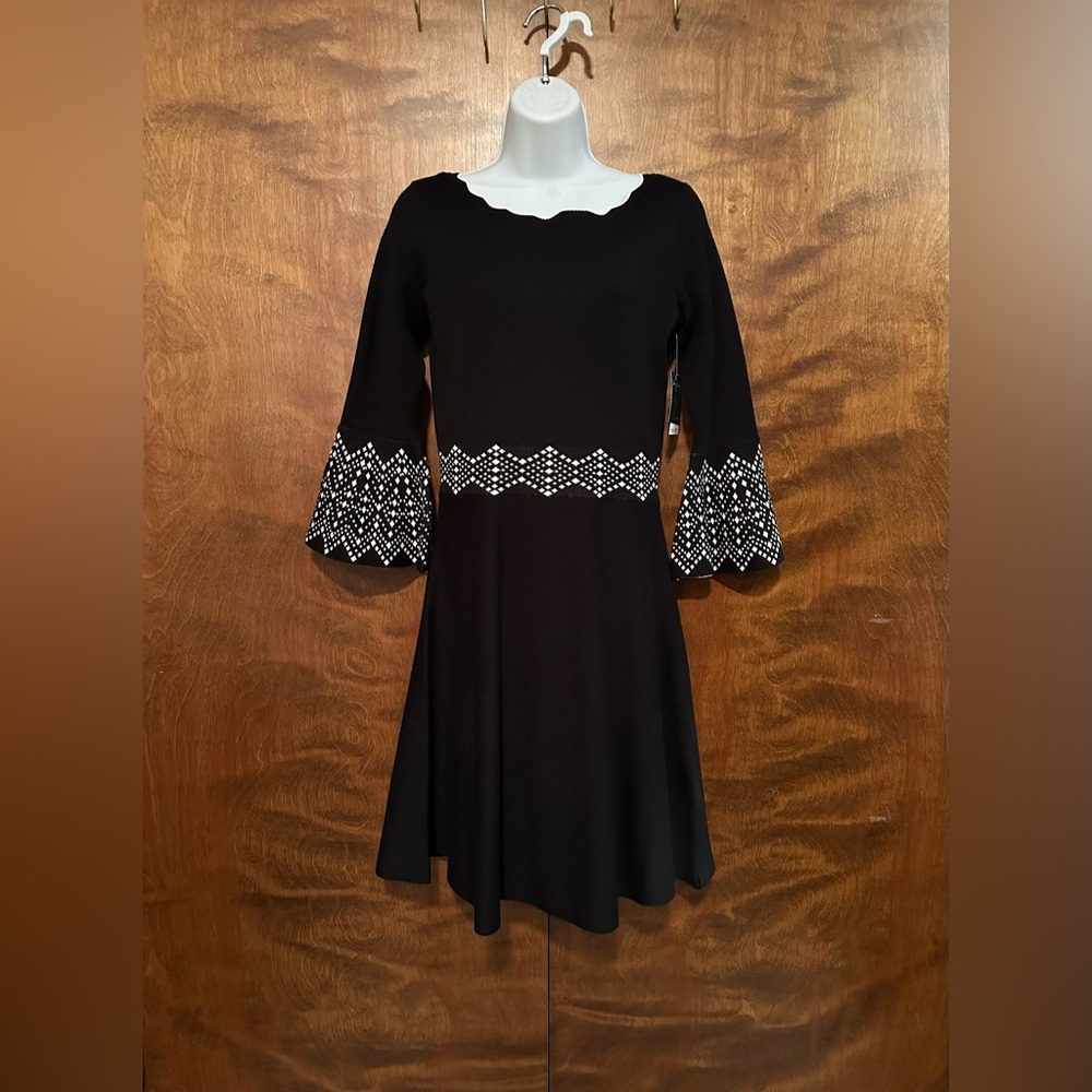 Gabby Skye Bell Sleeve Sweater Dress Womens S Black & White Knit Scalloped Neck